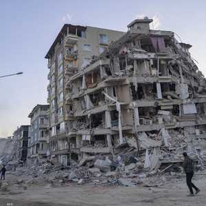 تسبب زلزال بدمار كبير في مناطق بتركيا وسوريا