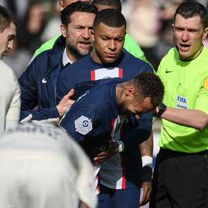 نيمار بعد تعرضه للإصابة أمام ليل