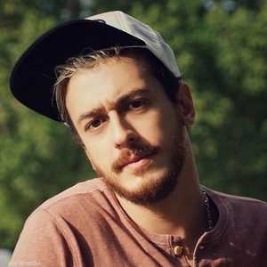 واجه المغني البالغ 37 عاما اتهاما باغتصاب شابة فرنسية