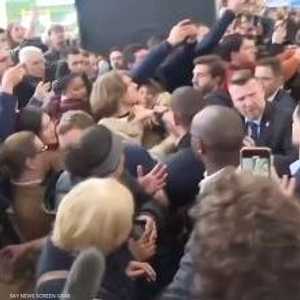 اتهم ماكرون بالتقصير في ملف المناخ