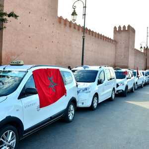 جدل حول أحقية أصحاب التطبيقات في نقل الركاب