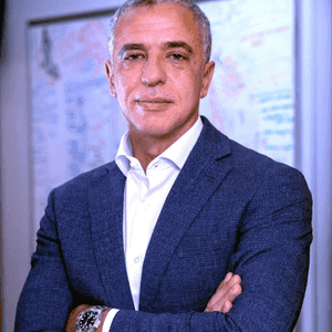 العالم المصري هشام علي صادق