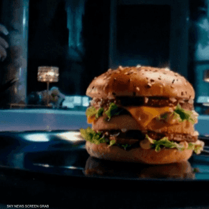 عام على  إغلاق ماكدونالدز فروعها في روسيا