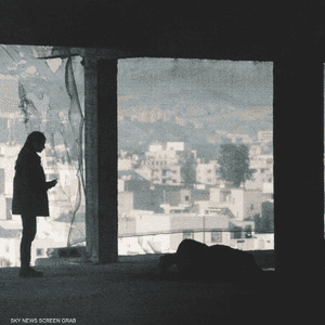 الفيلم يدور حول تحقيق شرطي بحوادث لأشخاص ماتوا حرقا