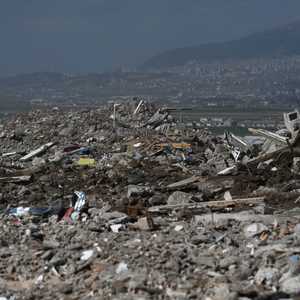 أطنان هائلة من مخلفات الزلزال ينبغي على تركيا التعامل معها