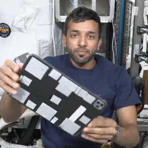 سلطان النيادي يطرح سؤالا على "الأذكياء فقط"