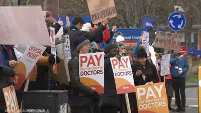 إضراب عشرات آلاف الأطباء في بريطانيا للمطالبة برفع أجورهم