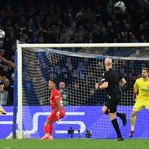 نابولي فاز على أينتراخت فرانكفورت الألماني 3-صفر