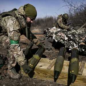 تشكو القوات الأوكرانية من نقص الذخيرة.. أرشيفية