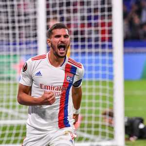 النجم حسام عوار