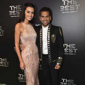 جوانا سانز وزوجها داني ألفيس