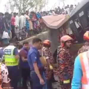 كانت الحافلة في طريقها إلى العاصمة دكا