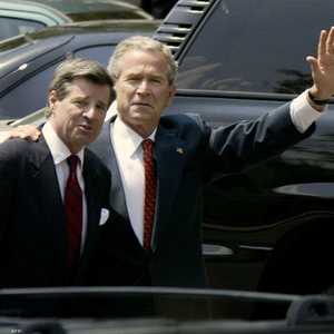 بول بريمر برفقة الرئيس جورج بوش.. أرشيفية