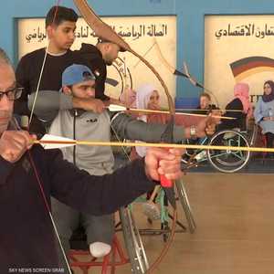 الرماية بالقوس تجربة رياضية يخوضها لأول مرة ذوو الهمم في غزة
