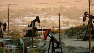 منصات تستخرج النفط لشركة شيفرون كاليفورنيا