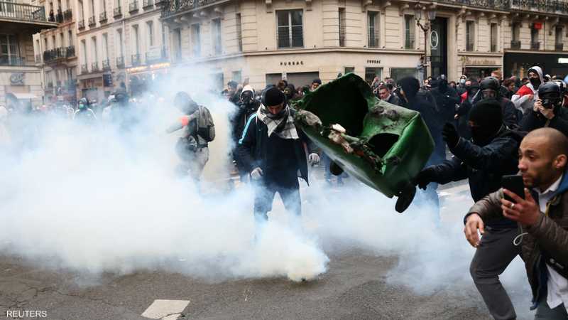 مئات المتظاهرين في فرنسا