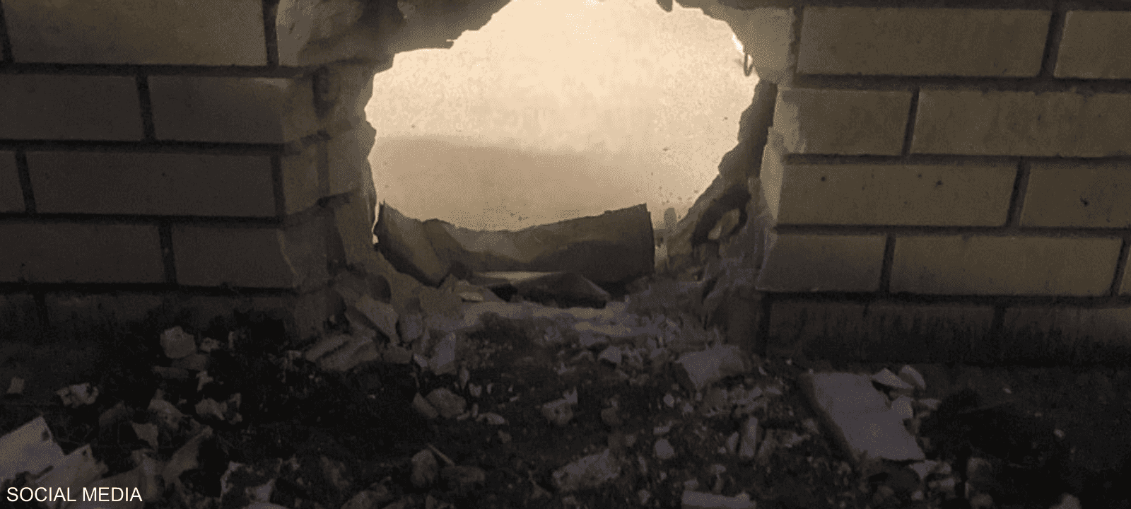 استخدم السجينان أدوات بدائية في الحفر