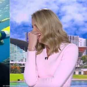 ضحك المذيعة على منظر الضيف عبر زووم