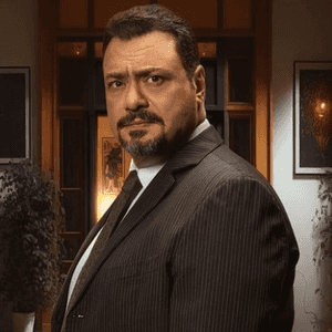 الفنان المصري مراد مكرم يشارك في مسلسل "علاقة مشروعة"