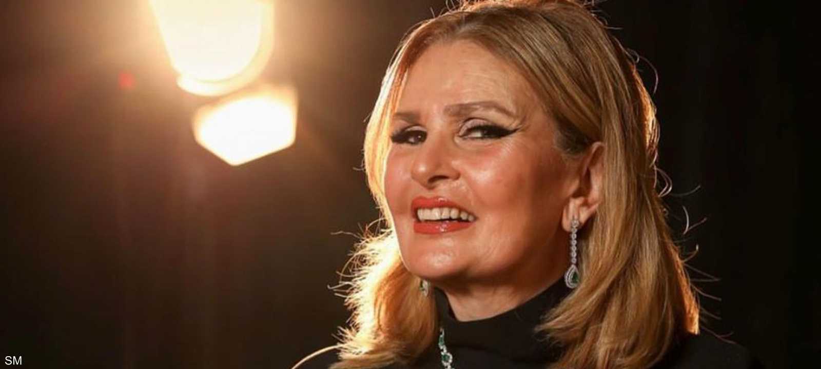 الفنانة يسرا