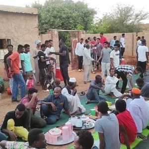 يحرص السودانيون في رمضان على الحفاظ على "لمة رمضان"