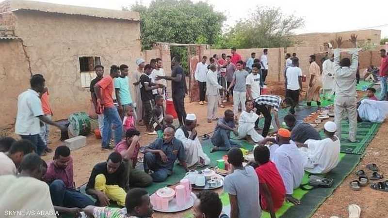 الجود بالموجود سلاح السودانيين للحفاظ على لمة رمضان 