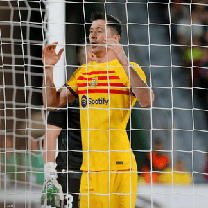 بعد صيام 3 مباريات ليفاندوفسكي يسجل هدفين لبرشلونة