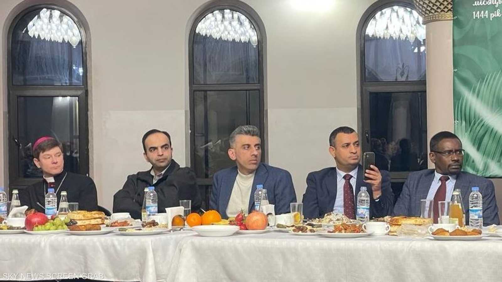 شهد الإفطار حضور عدد من السفراء وممثلي الحكومة الأوكرانية