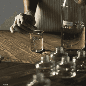 يتميز العطر برائحة خفيفة من القرفة