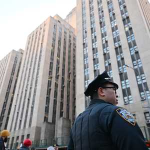 ترامب يمثل أمام المحكمة وسط إجراءات أمنية مشددة