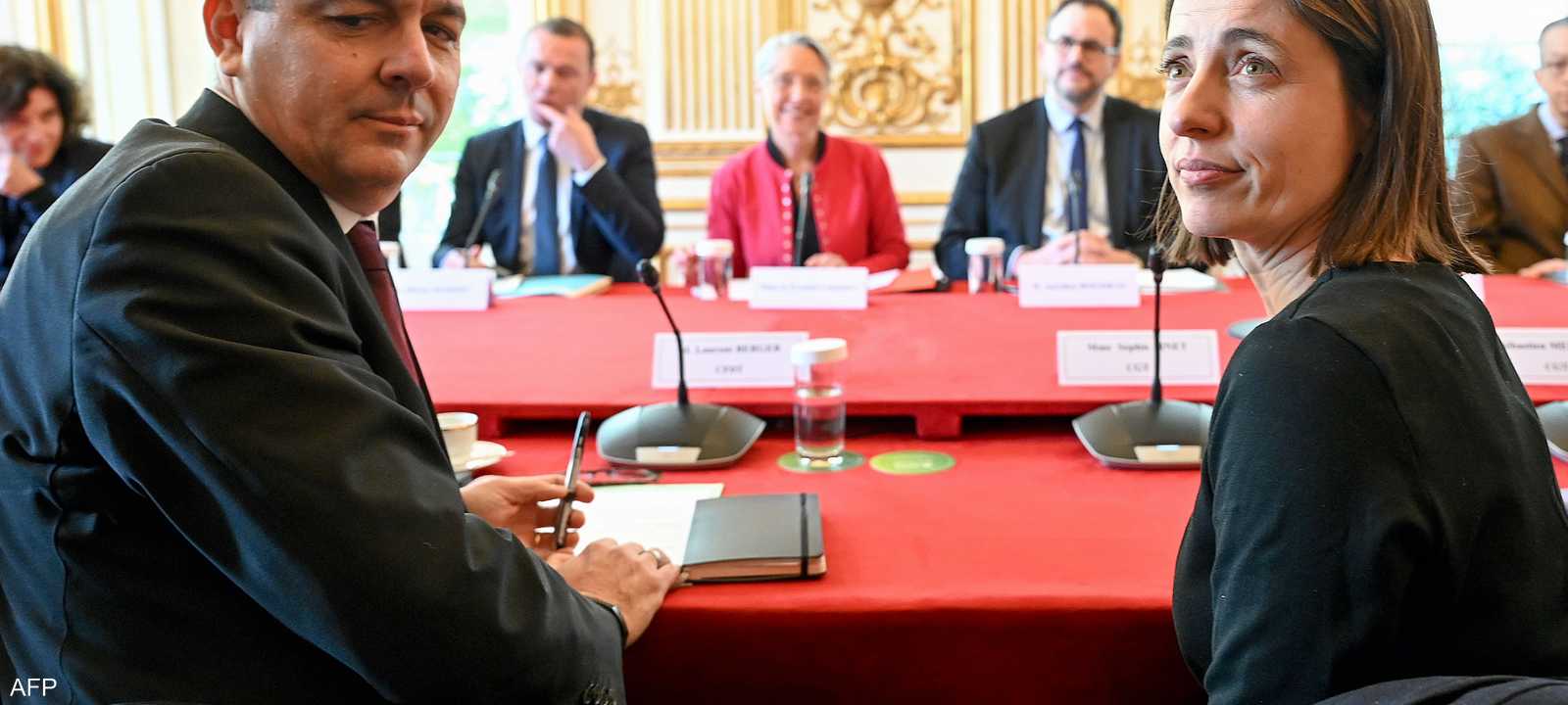 اجتماع بين الحكومة الفرنسية والتجمعات العمالية