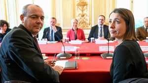 اجتماع بين الحكومة الفرنسية والتجمعات العمالية