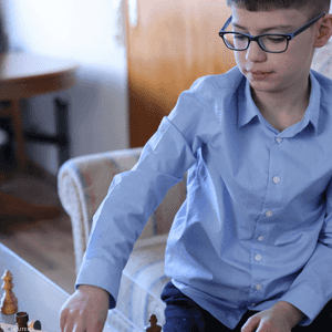 حسين بيسو لم يتجاوز الرابعة من العمر