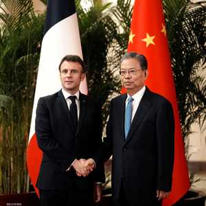 ماكرون يلتقي رئيس البرلمان الصيني في بكين