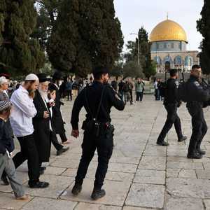 مستوطنون يقتحمون باحات المسجد الأقصى