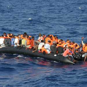 صورة أرشيفية لمهاجرين غير شرعيين في مياه مالطا
