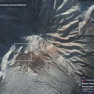 ثوران بركان شرقي روسيا والرماد البركاني يغطي قرى قريبة