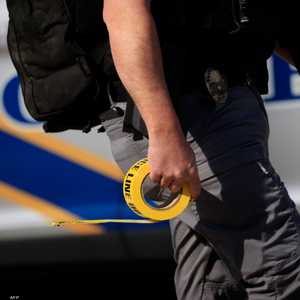 أظهرت مقاطع فيديو على تويتر الشرطة تطوق المنطقة