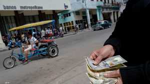 كوبا تسمح بودائع الدولار الأميركي