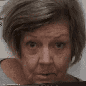 المسنة على أعتاب الثمانين