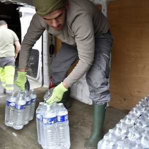 سكان القرى الفرنسية يشترون مياه معبأة بسبب الجفاف