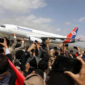 وصول الطائرة التي تقل 125 من المحتجزين الحوثيين إلى صنعاء