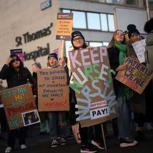 العاملون بالقطاع الصحي في بريطانيا يعلنون الإضراب