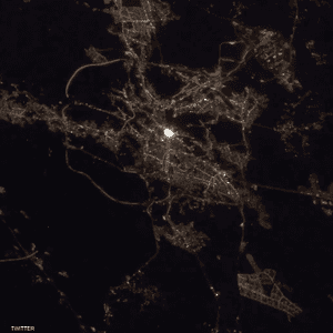 سلطان النيادي يصور مكة من الفضاء