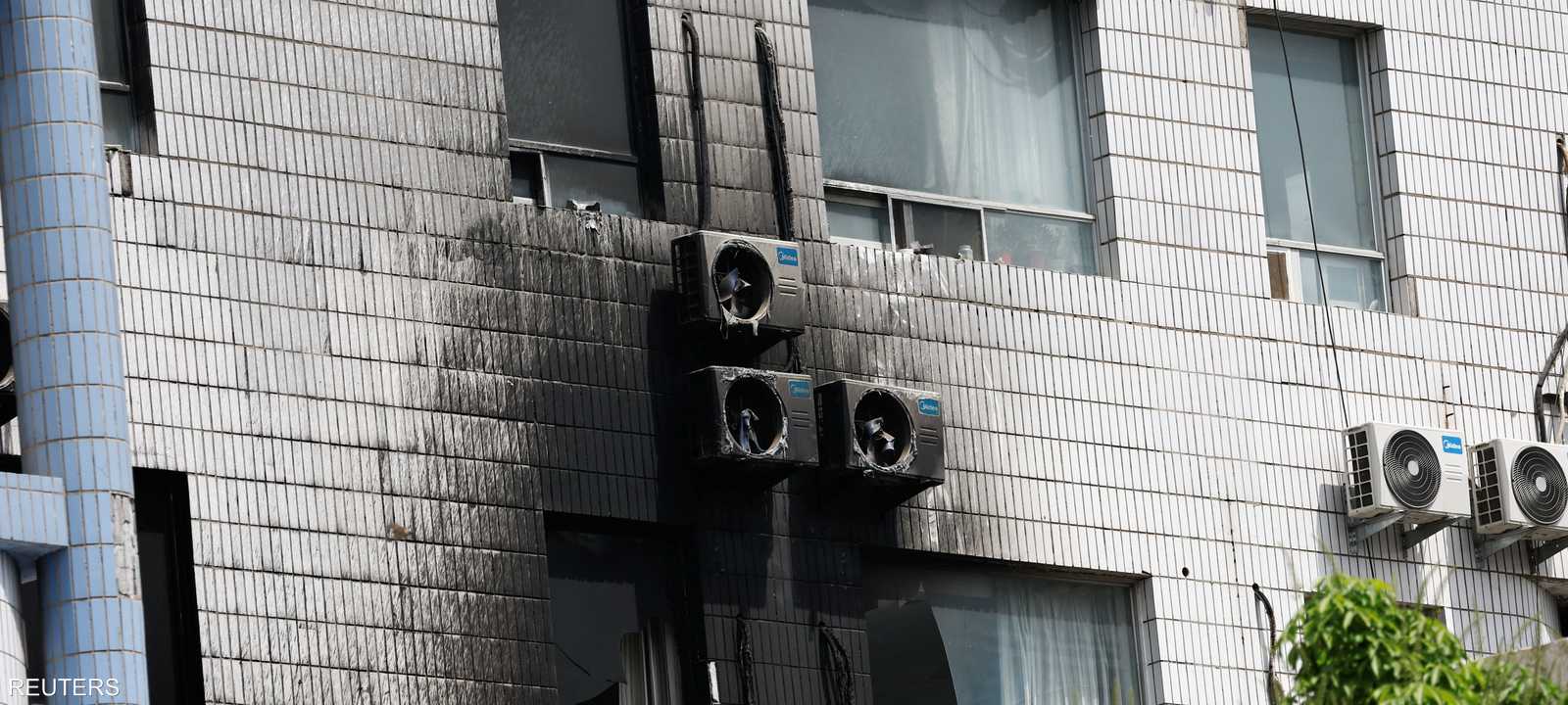 من آثار الحريق في مستشفى "تشانغ فنغ" في بكين