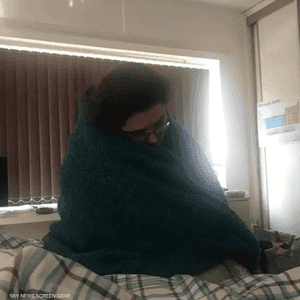 الأمر تطور الآن إلى ضعف عضلي كامل عند الضحك