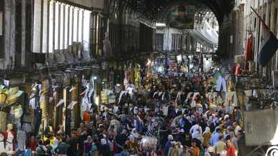 السوريون يتسوقون في سوق الحميدية قبل عيد الفطر - دمشق
