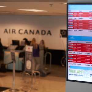 مطار تورنتو - كندا