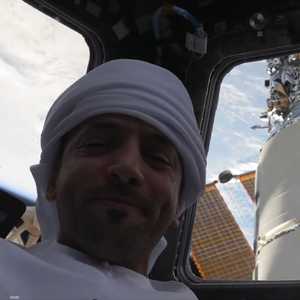 سلطان النيادي يرسل سلامه من محطة الفضاء