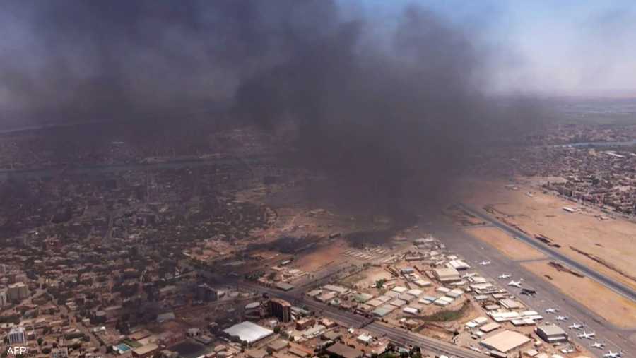 دخان متصاعد من جراء الاشتباكات في السودان